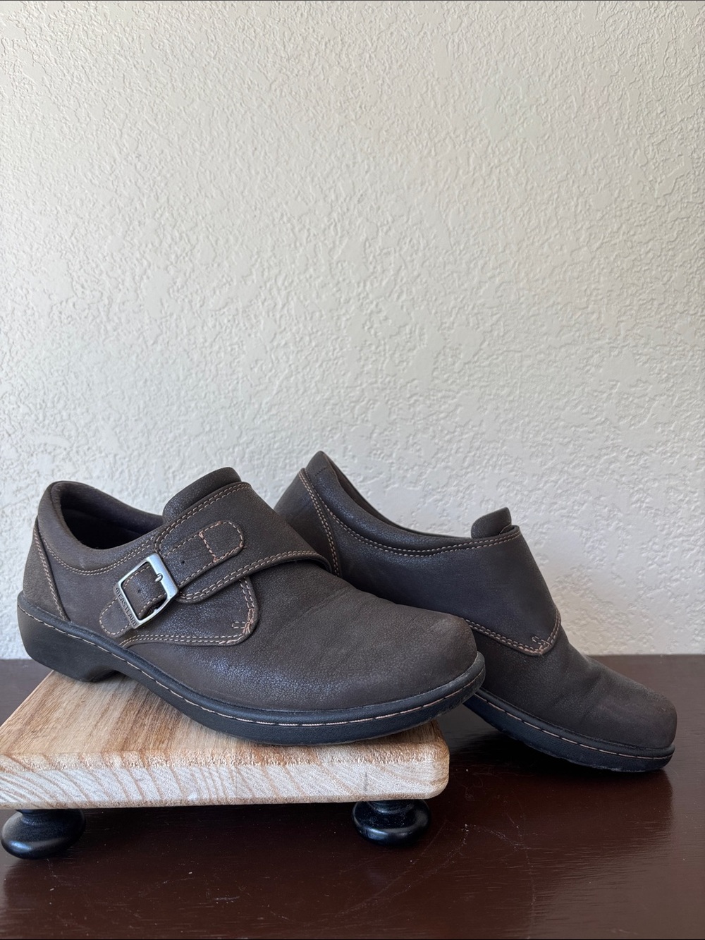 Eastland Brown Leather Buckle Slip-On Loafers women’s size 9